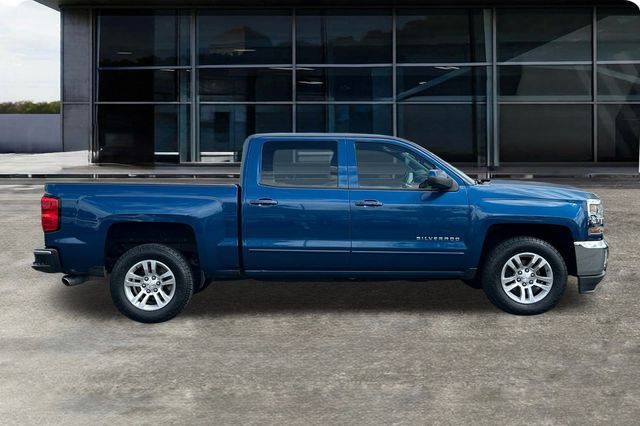 2018 Chevrolet Silverado 1500 LT photo 3