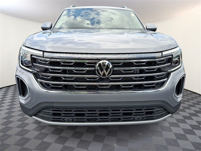 2025 Volkswagen Atlas SEL photo 2