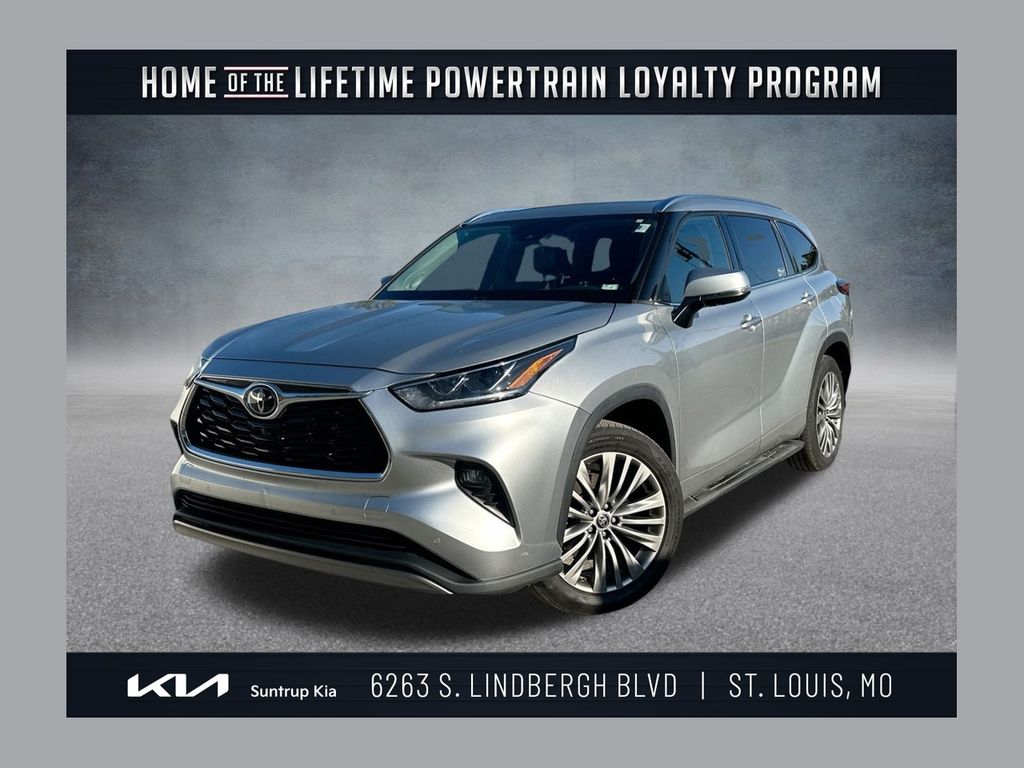 2022 Toyota Highlander Platinum's photo