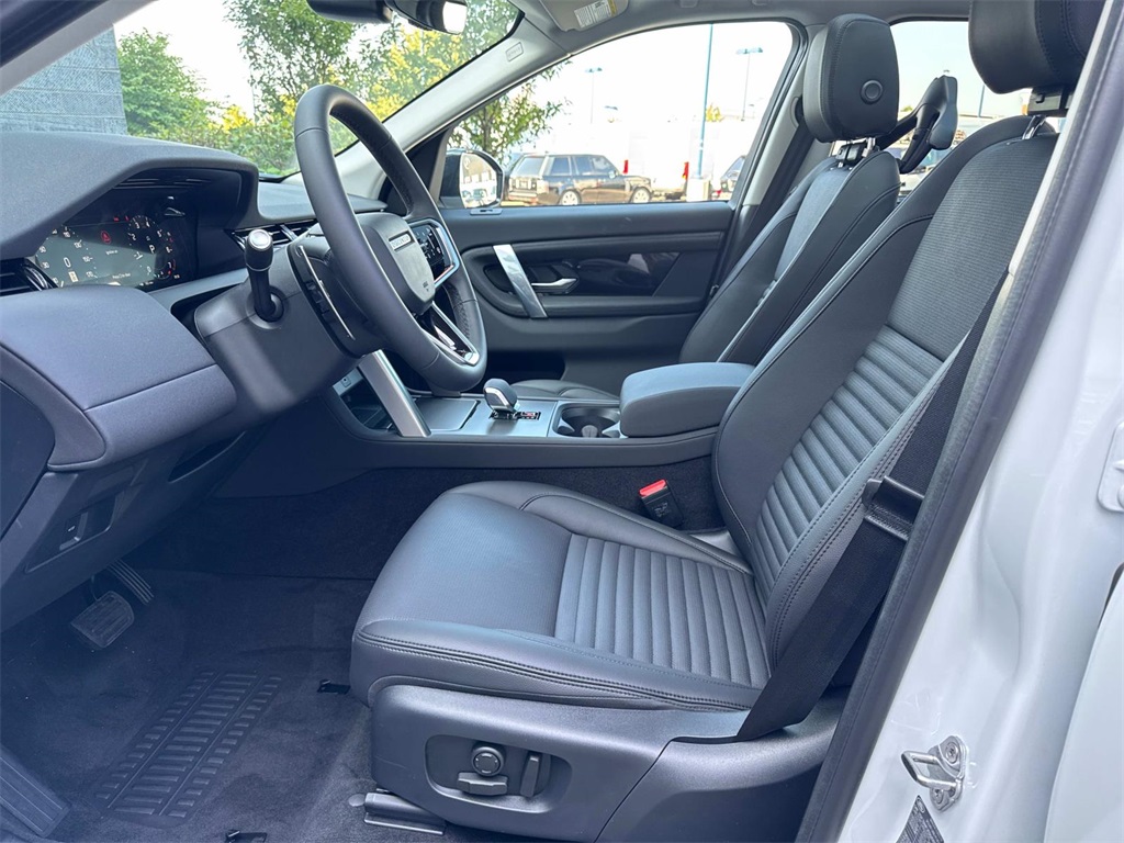2025 Land Rover Discovery Sport S photo 18
