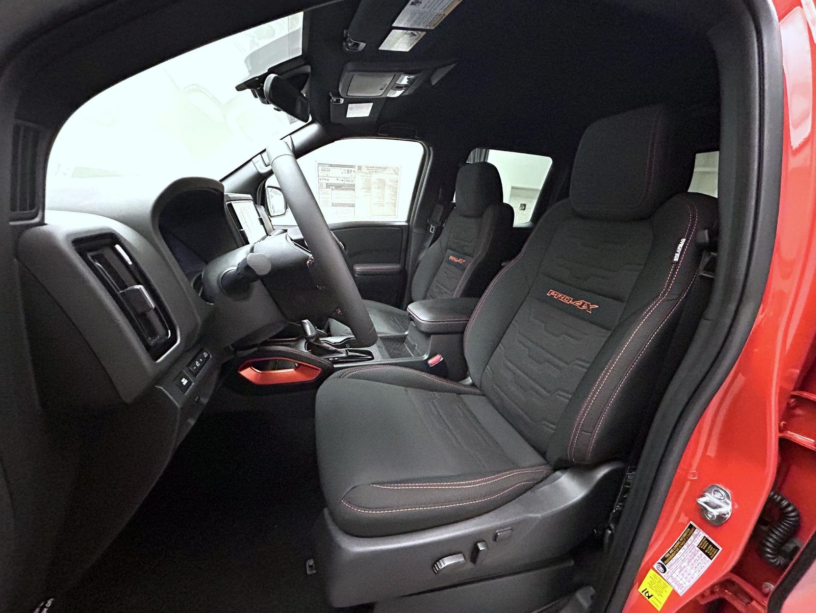 2025 Nissan Frontier Crew Cab PRO-4X photo 10
