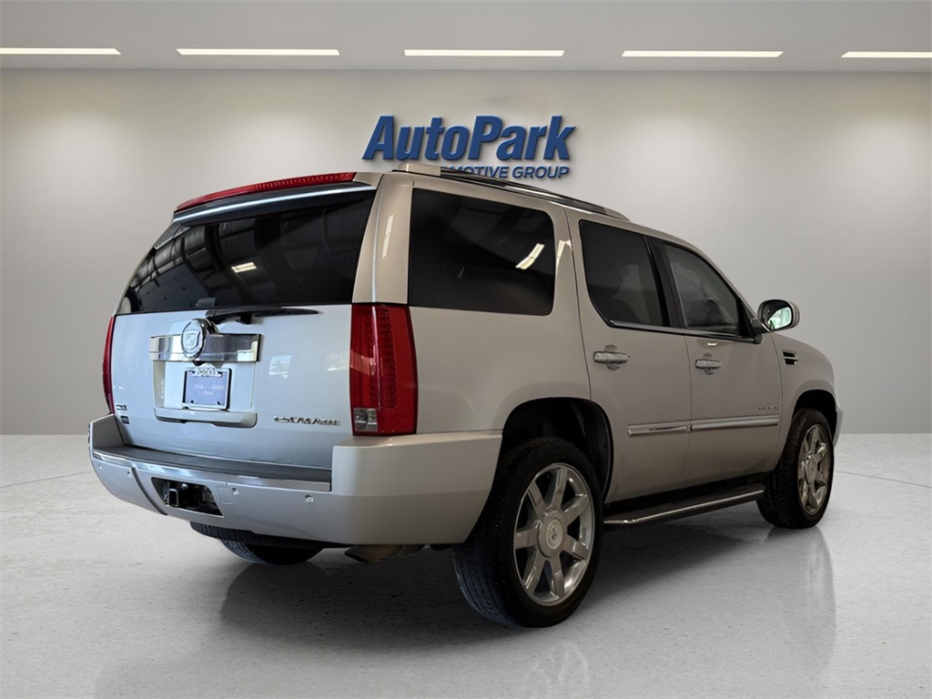 2011 Cadillac Escalade Base photo 7