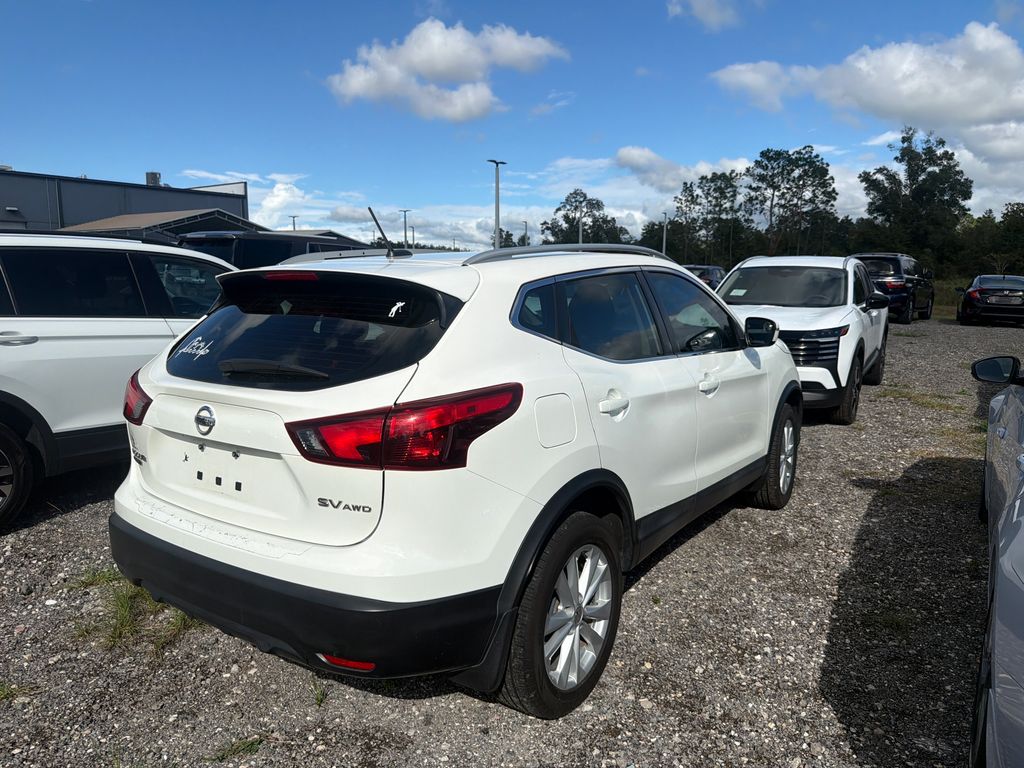 2017 Nissan Rogue Sport SV photo 3