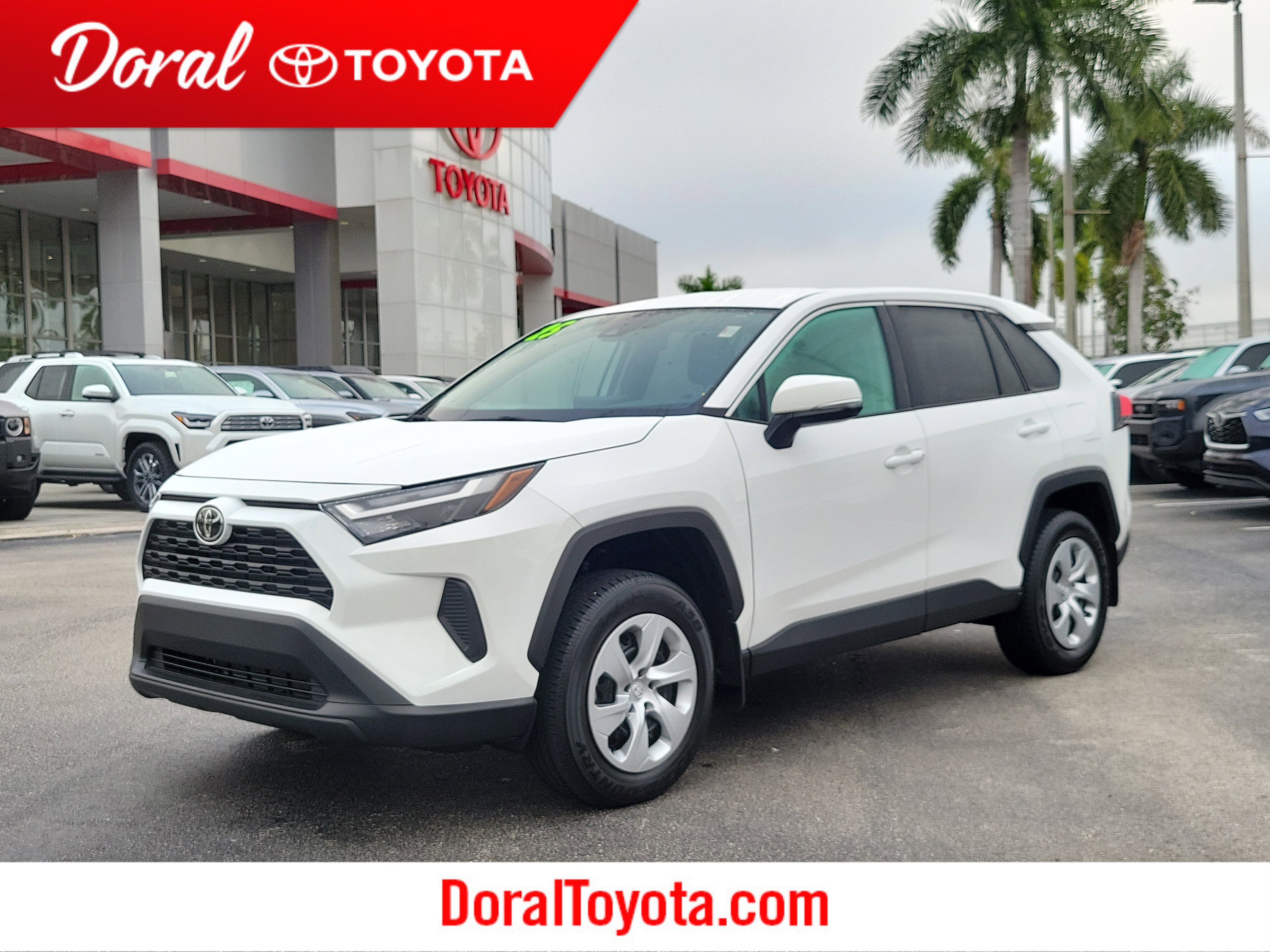 2025 Toyota RAV4 LE's photo