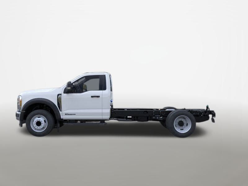 2025 Ford F-600 photo 3