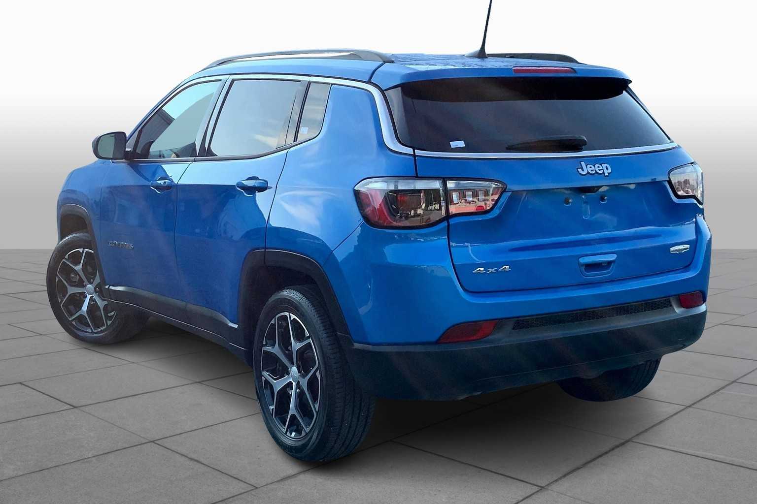 2024 Jeep Compass Latitude photo 11