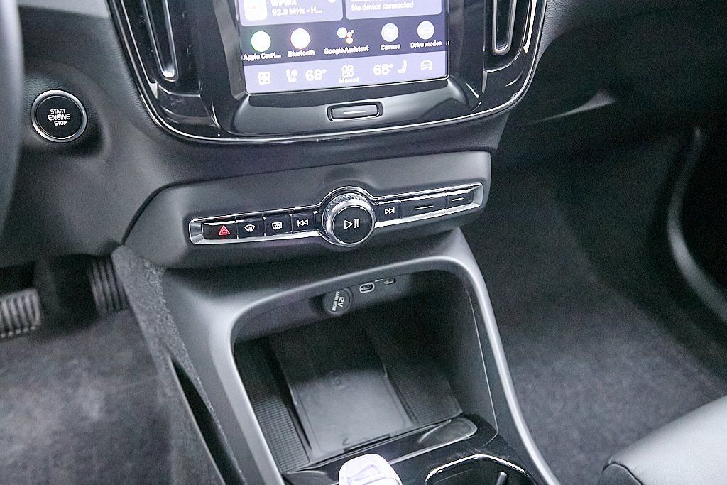 2026 VOLVO XC40 - Image 19