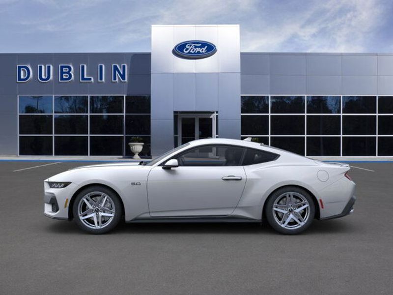 2025 Ford Mustang GT photo 3
