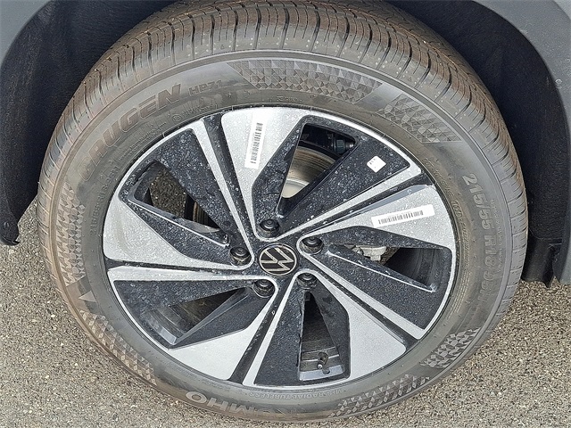 2025 Volkswagen Taos SE photo 2