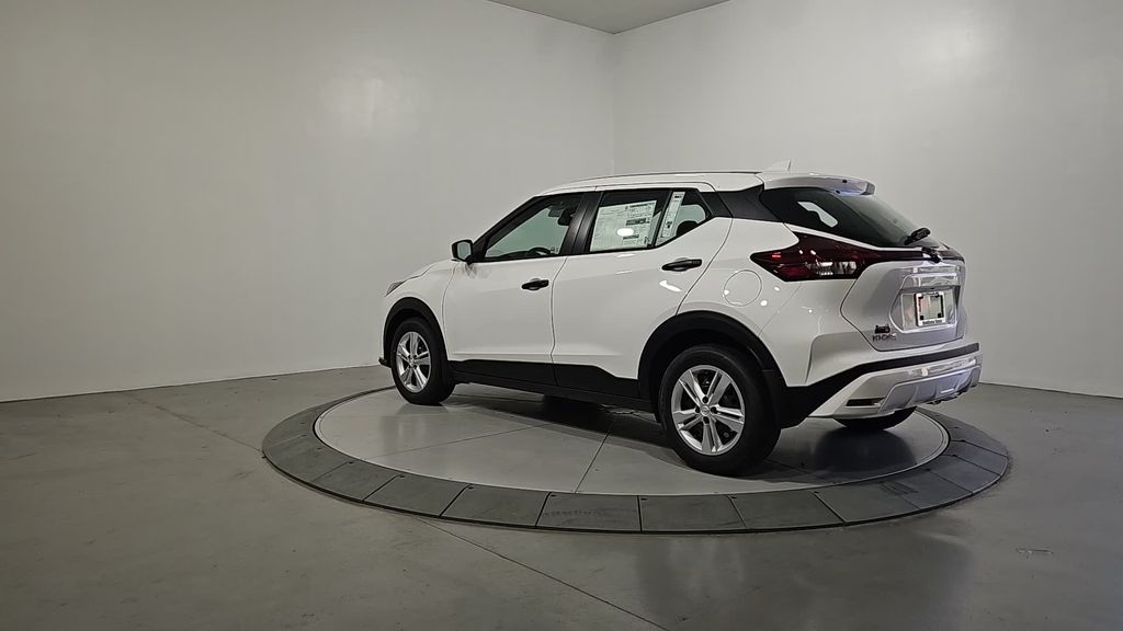2025 Nissan Kicks Play S photo 3
