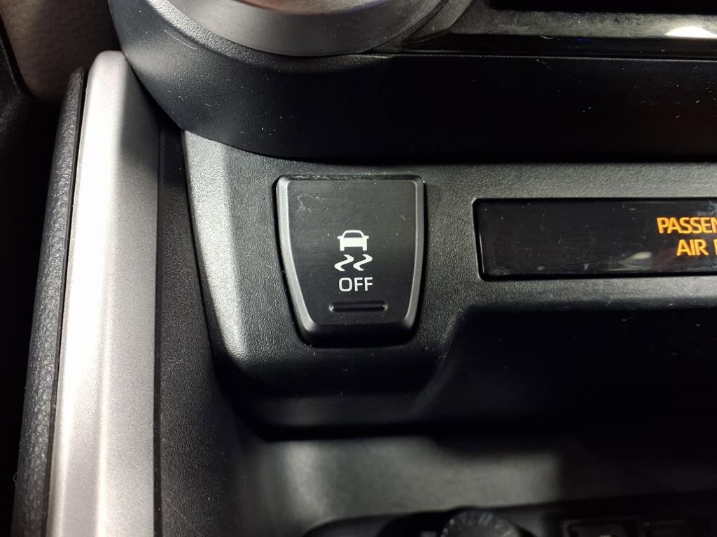 2021 Toyota RAV4 XLE photo 12