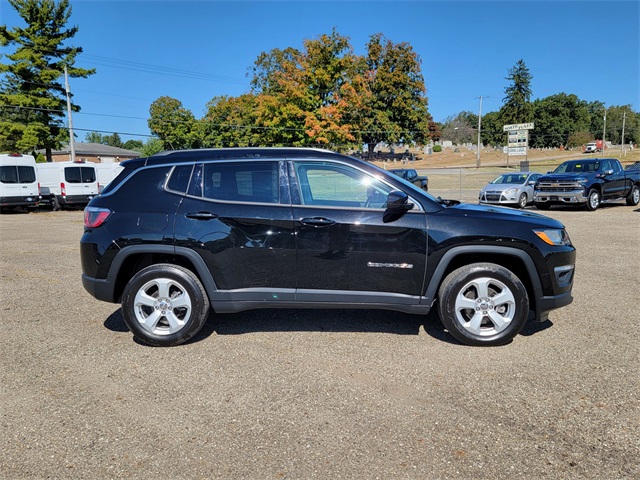 2019 Jeep Compass Latitude photo 2