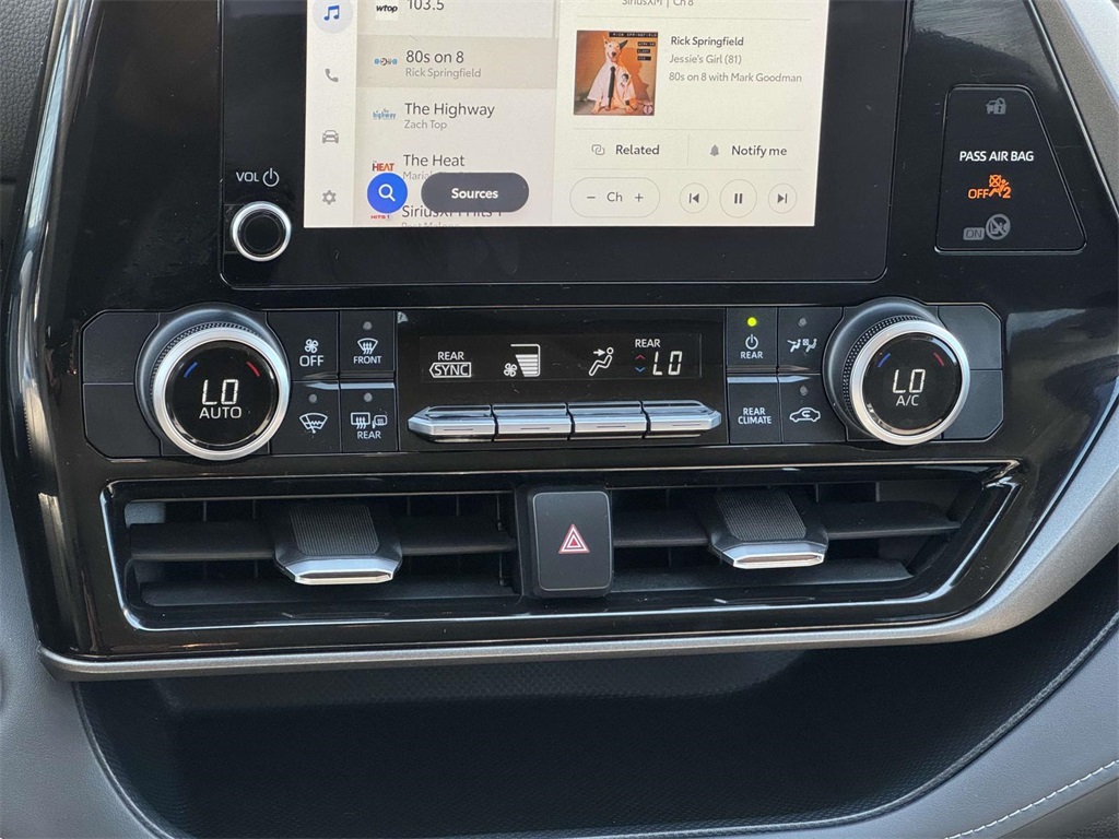 2023 Toyota Highlander Hybrid LE photo 17