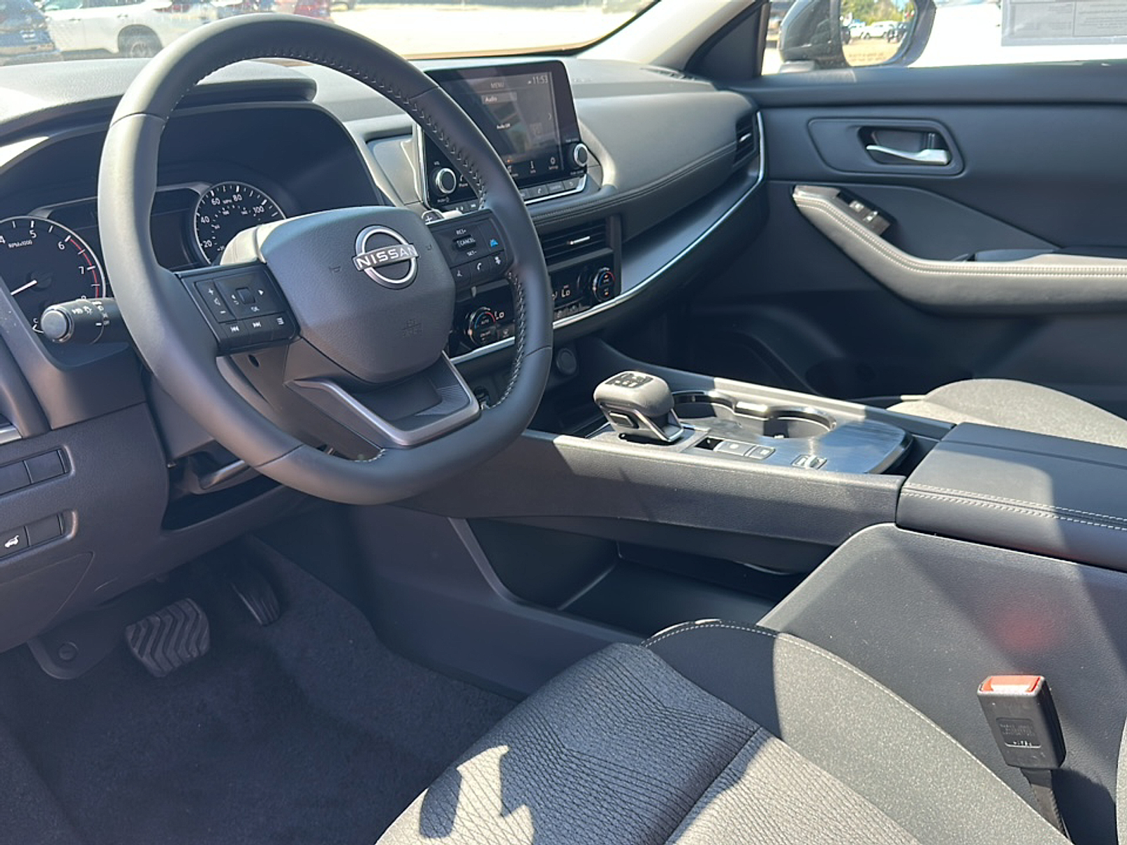 2026 Nissan Rogue SV photo 2