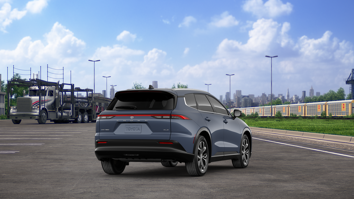 2025 Toyota Crown Signia XLE photo 6