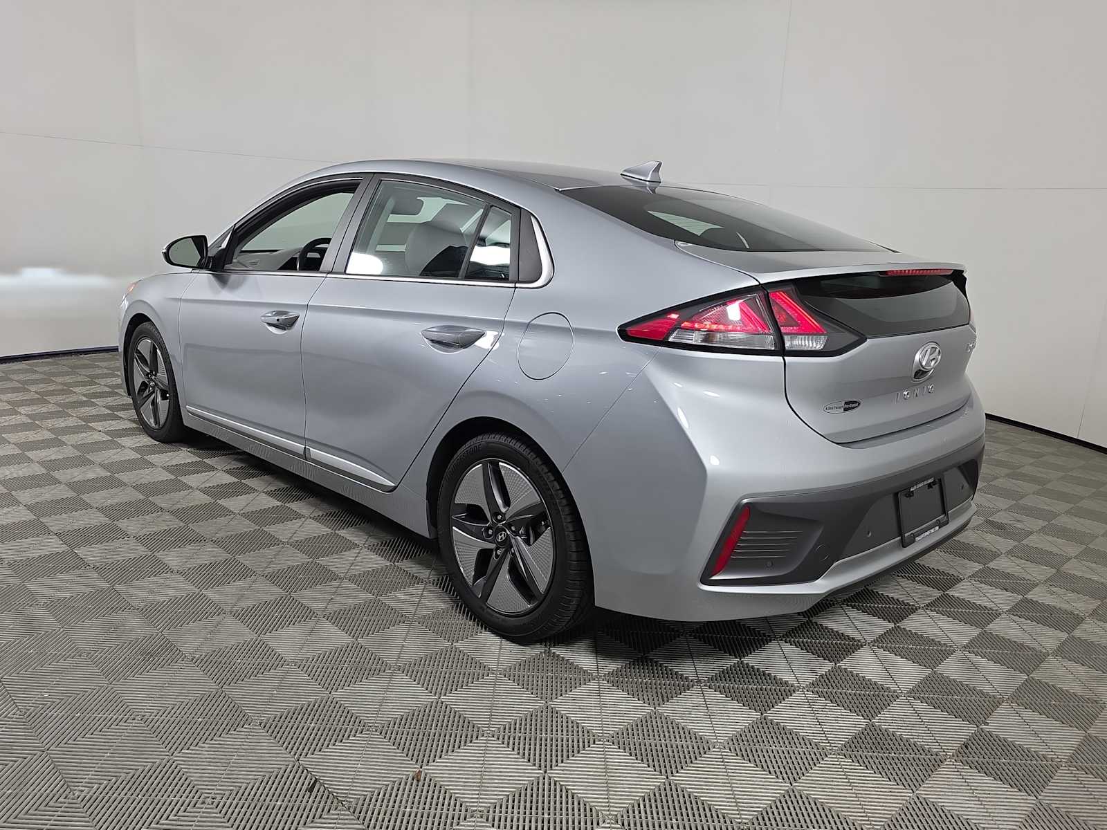 2020 Hyundai Ioniq Limited photo 4