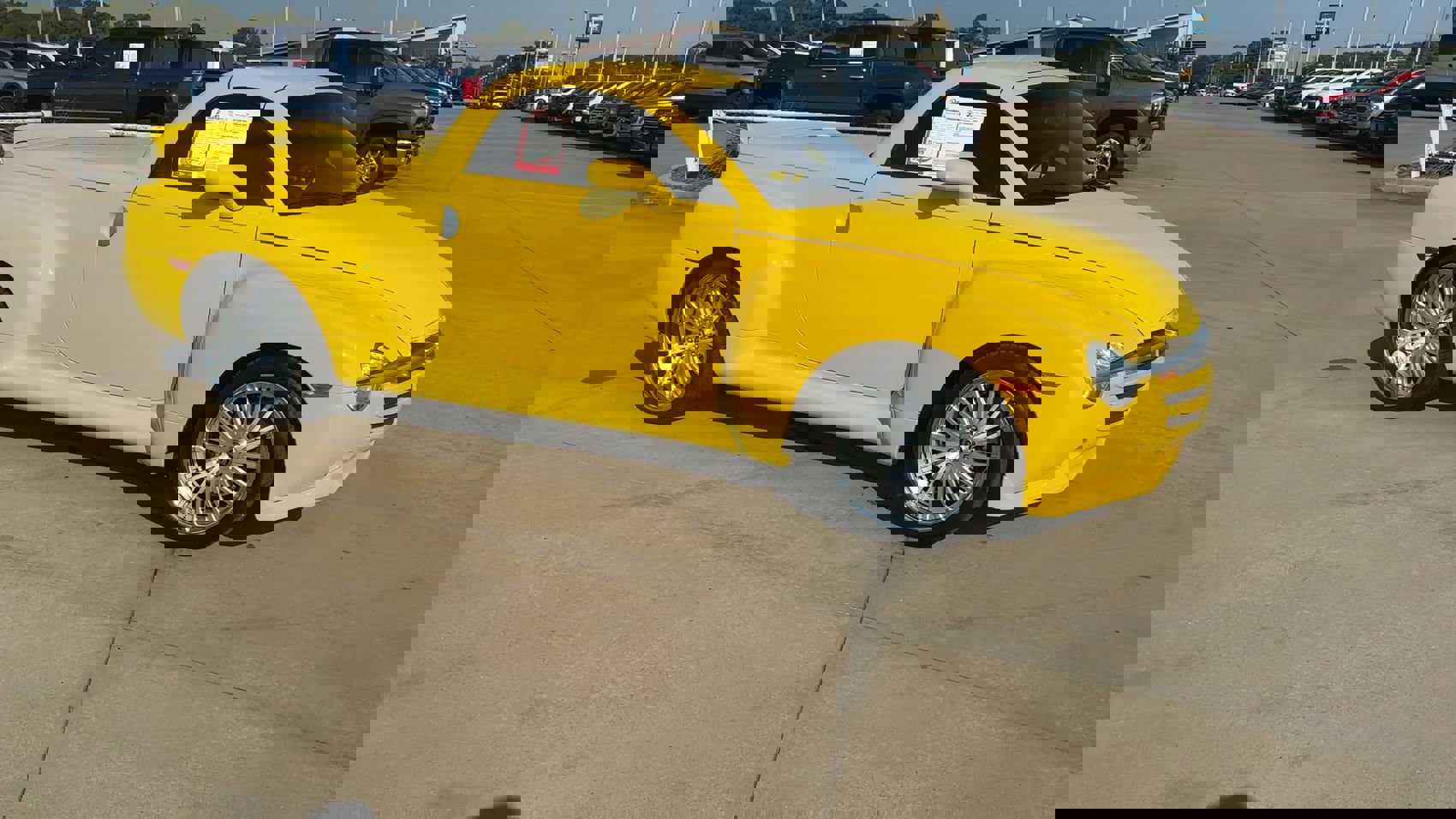 2004 Chevrolet SSR Base photo 2