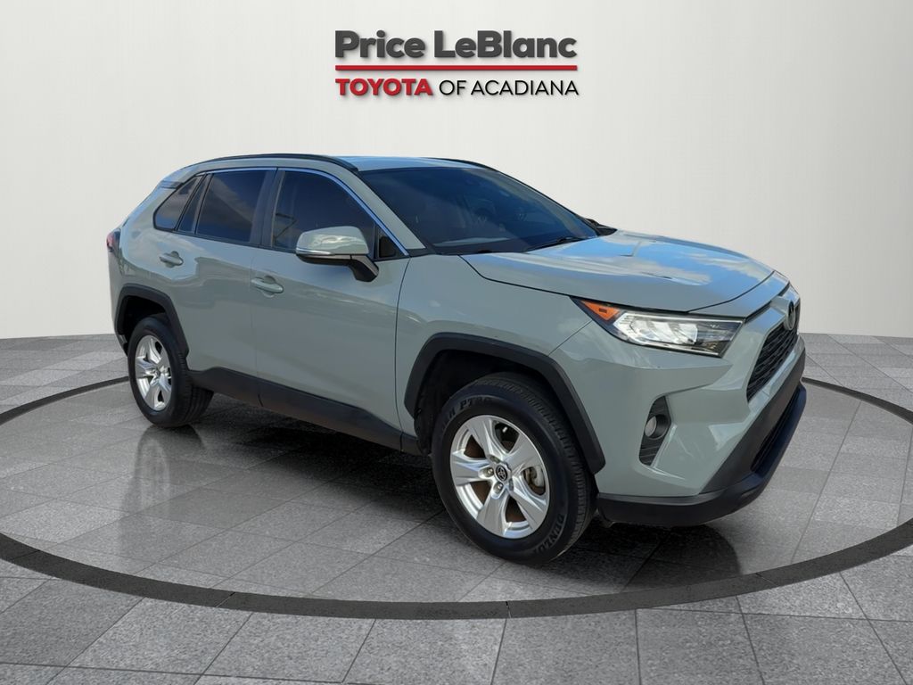 2021 Toyota RAV4 XLE's photo