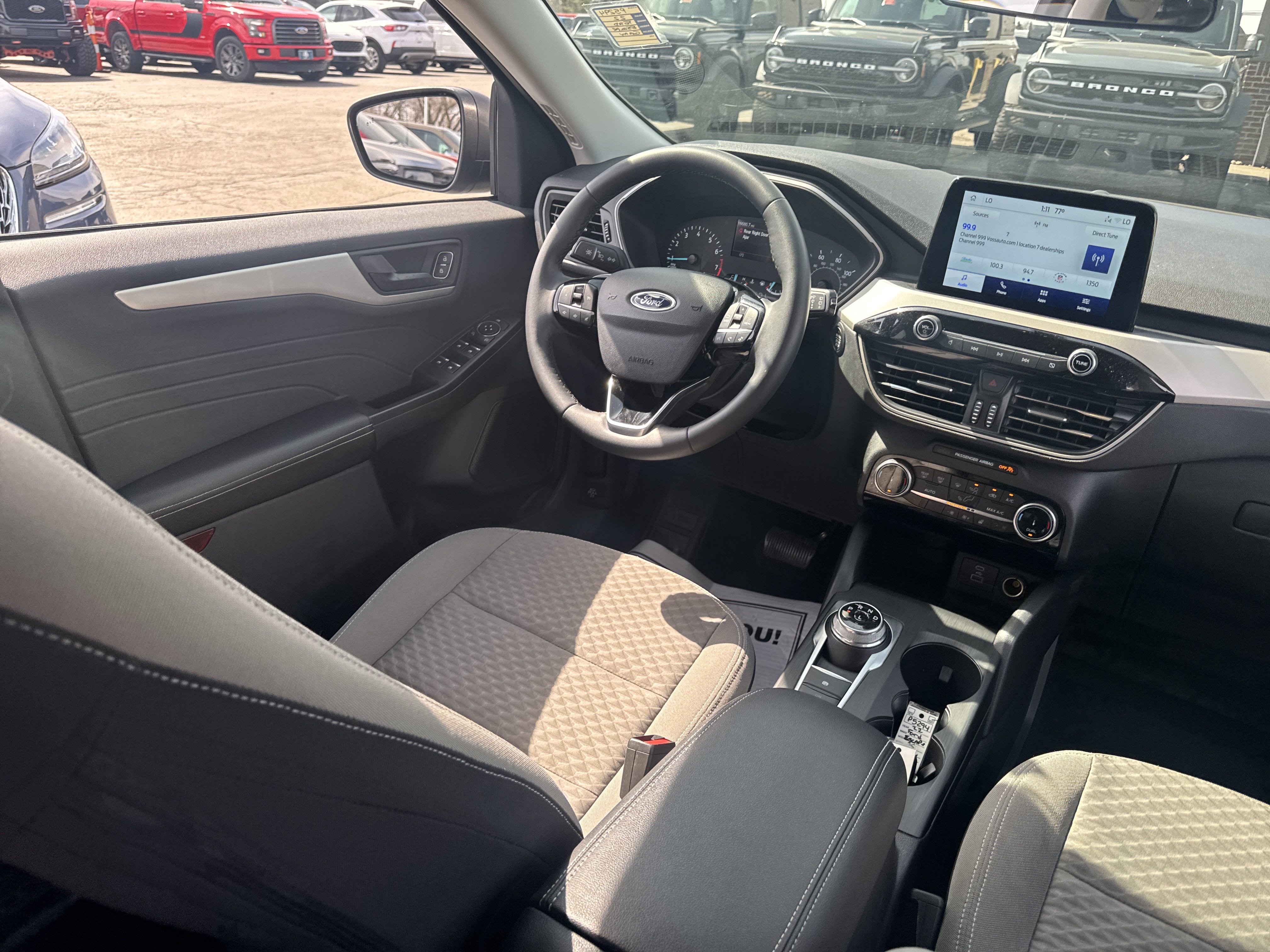 2022 Ford Escape SE photo 3