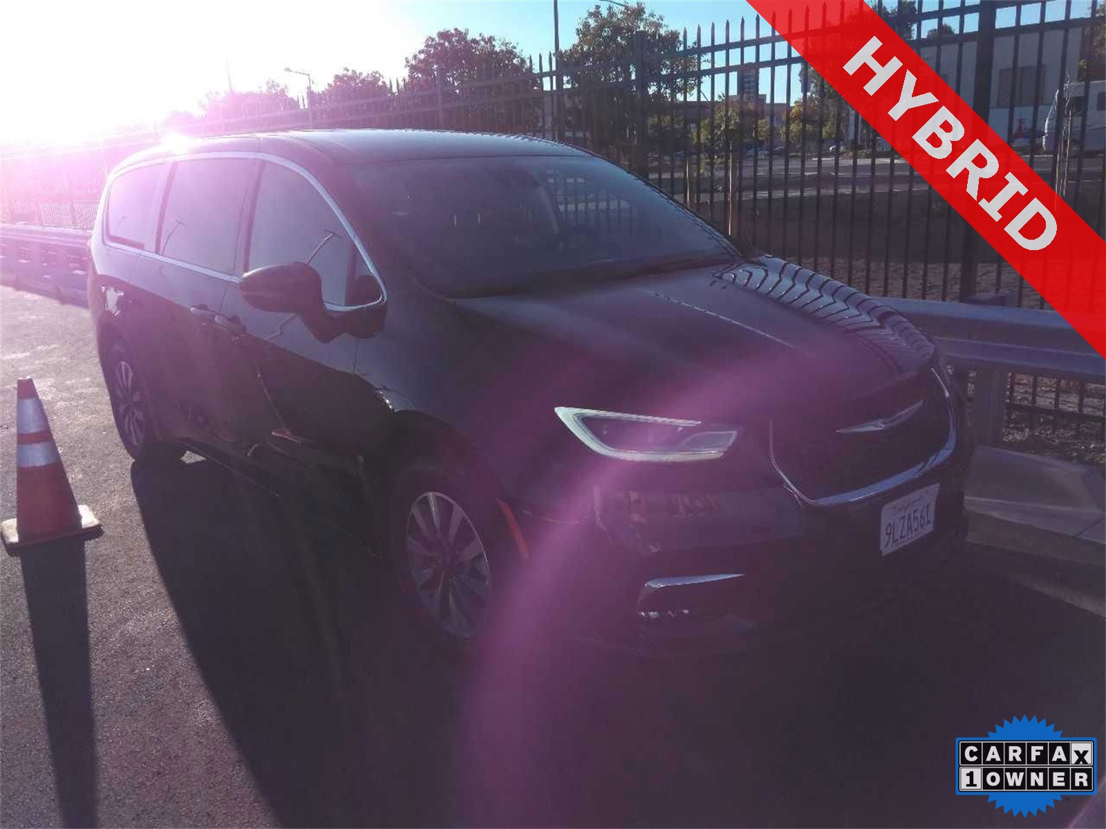 2024 Chrysler Pacifica PHEV Select's photo