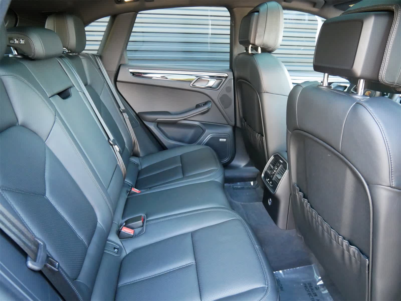 2021 Porsche Macan Base photo 26