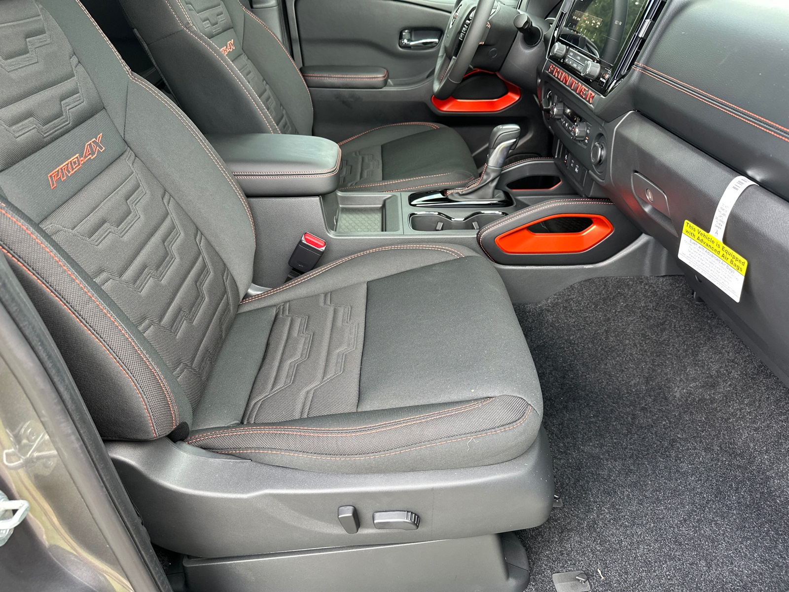 2025 Nissan Frontier PRO-4X photo 13