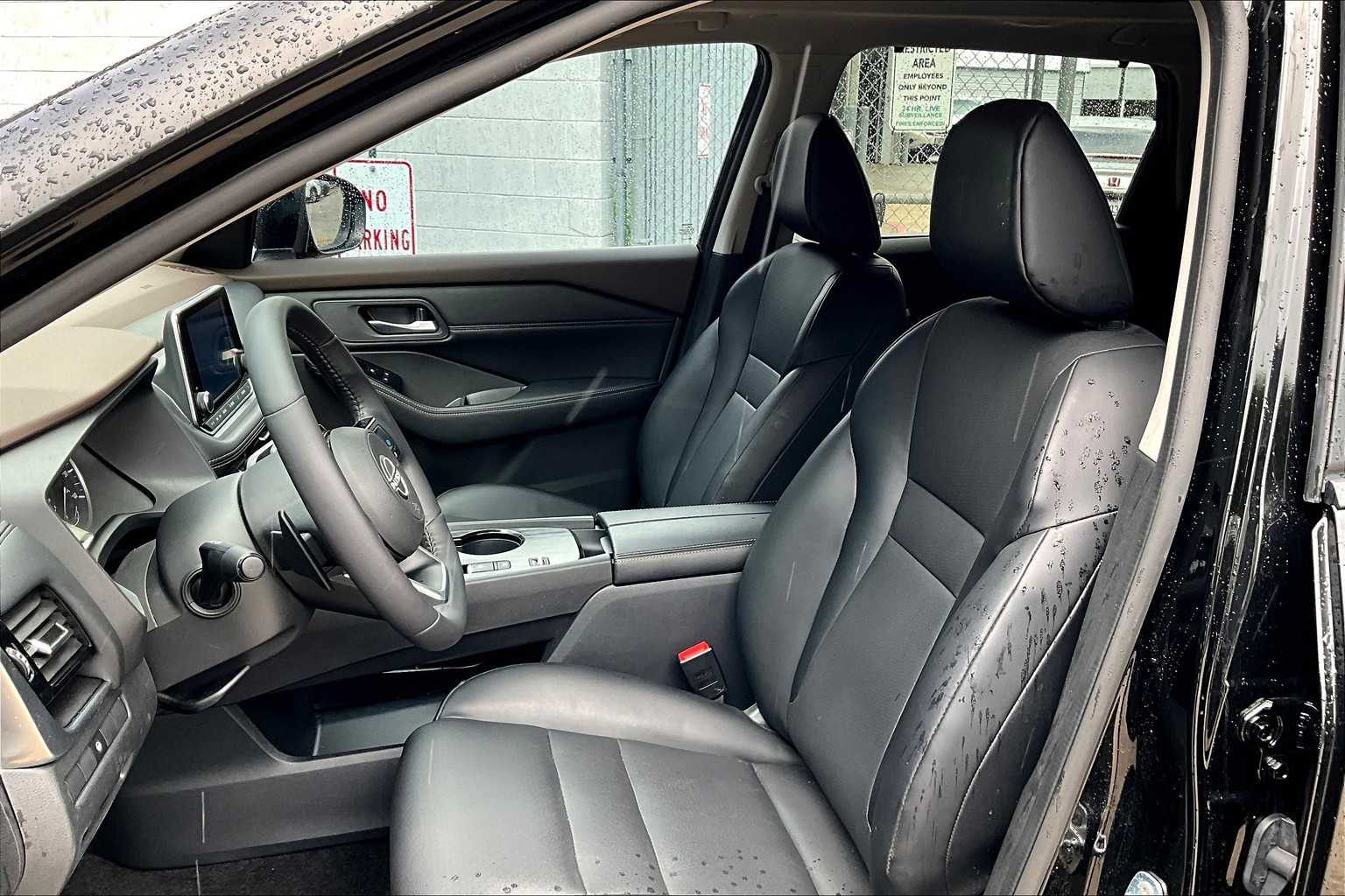 2022 Nissan Rogue SV photo 7