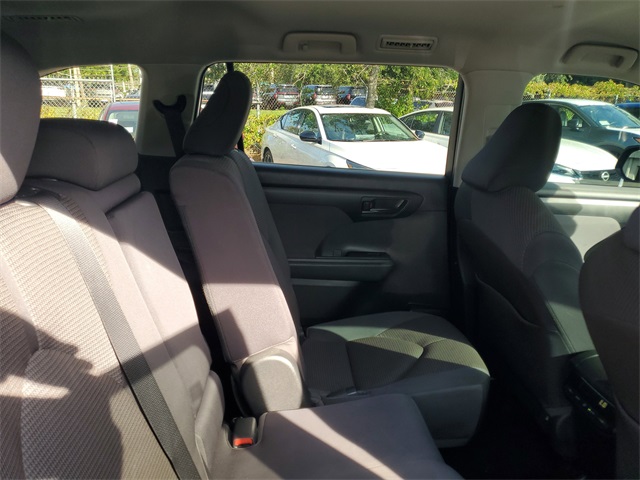 2022 Toyota Highlander L photo 30