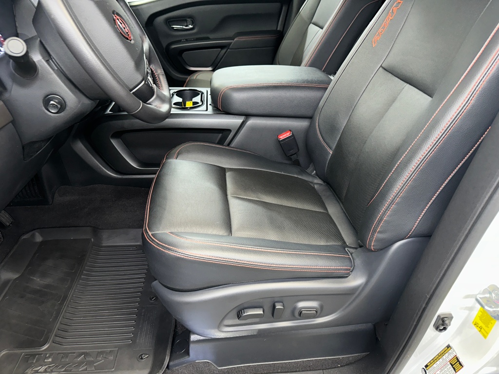 2024 Nissan Titan PRO-4X photo 2