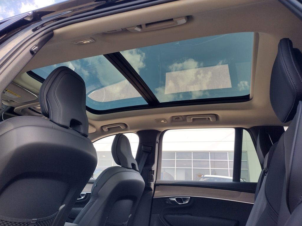 2025 VOLVO XC90 - Image 21