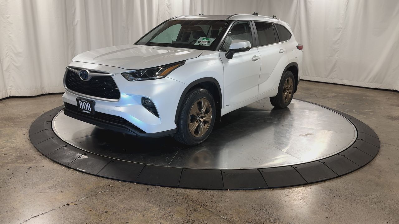 2023 Toyota Highlander Hybrid Bronze Edition photo 3