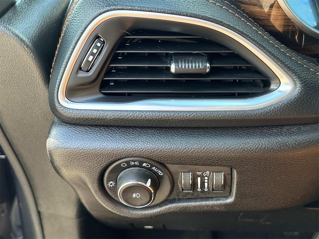 2021 Chrysler Pacifica Hybrid Pinnacle photo 25