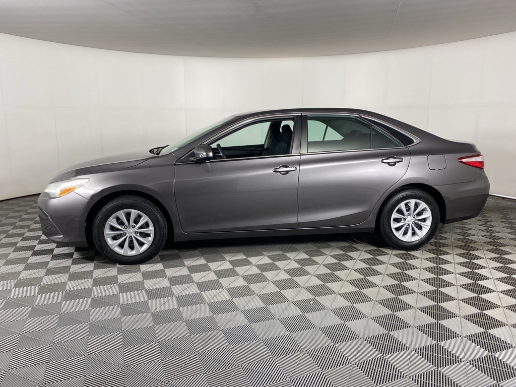 2016 Toyota Camry LE photo 7