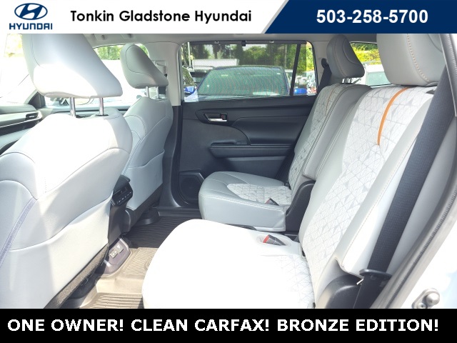 2022 Toyota Highlander Hybrid Bronze Edition photo 24