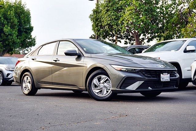 Used 2026 Gray Hyundai SE image 1