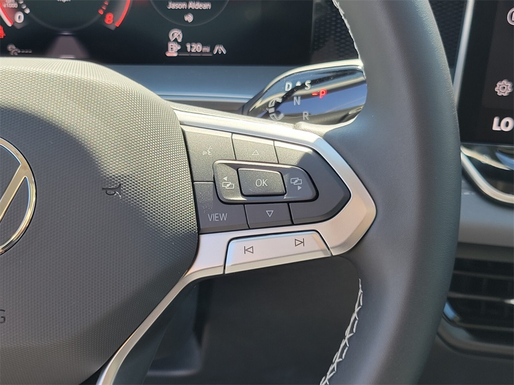 2025 Volkswagen Tiguan SE photo 11