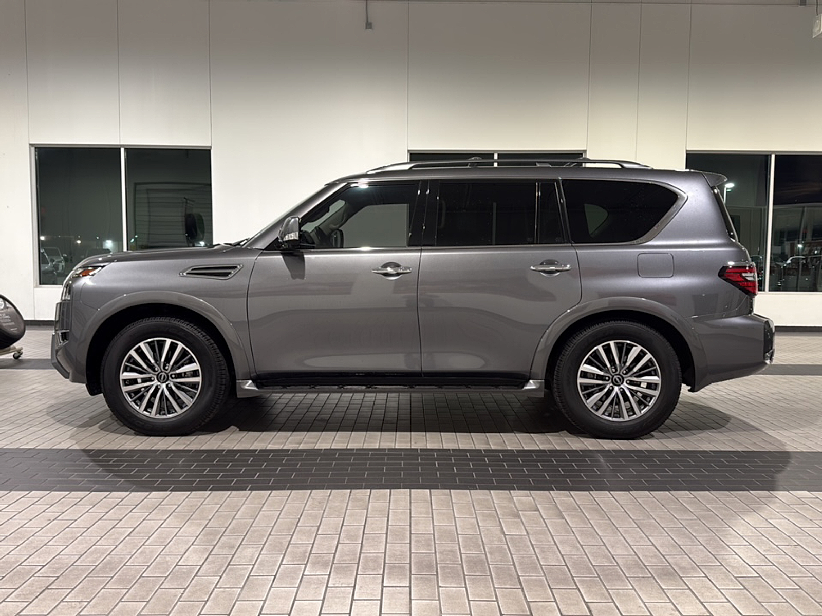 2023 Nissan Armada SL photo 4