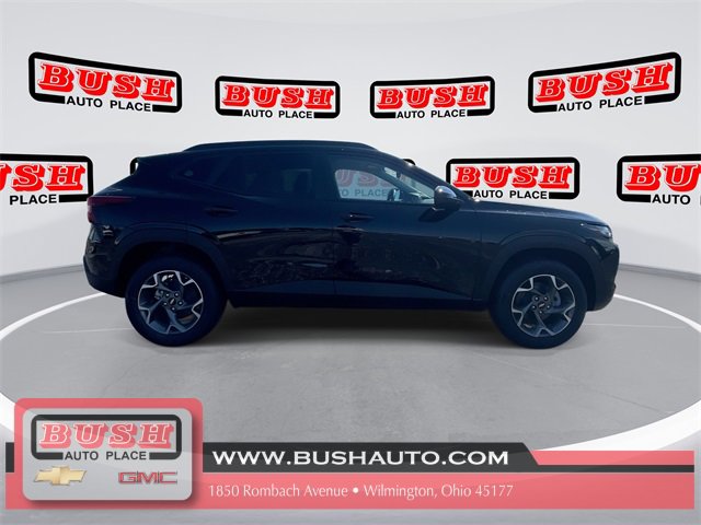 2025 Chevrolet Trax LT photo 3