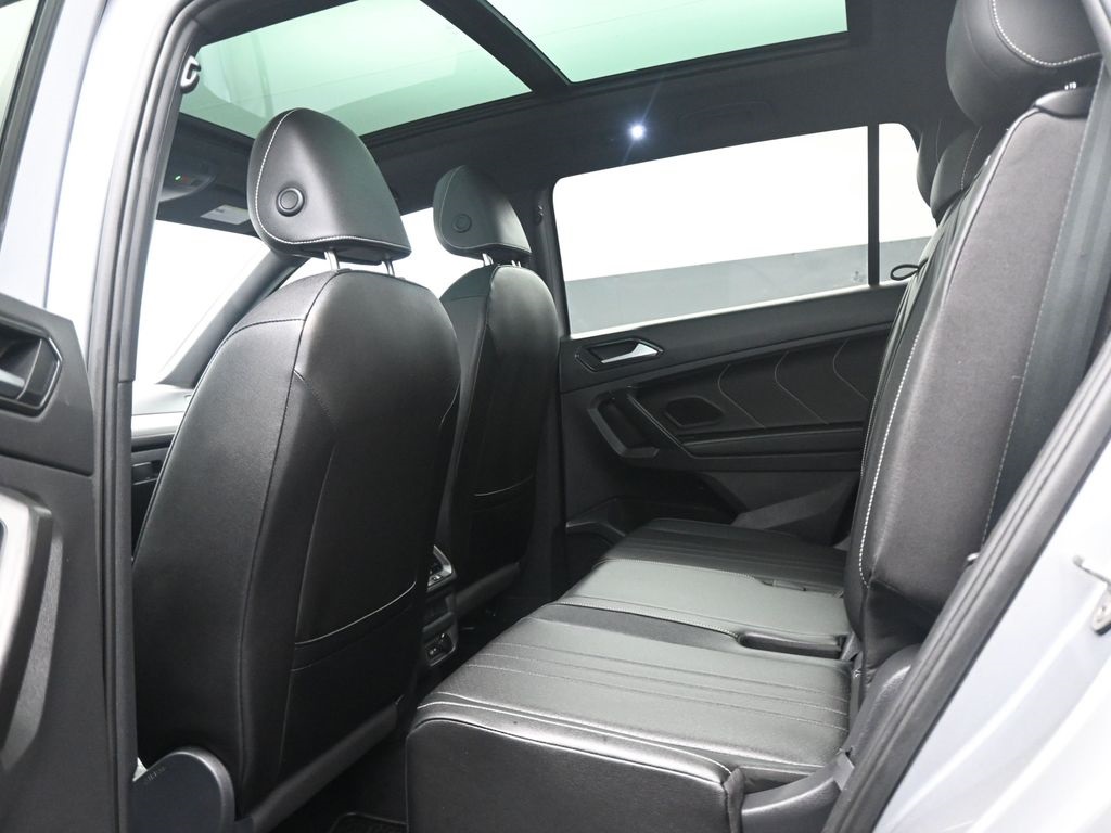2023 Volkswagen Tiguan SE R-Line Black photo 18