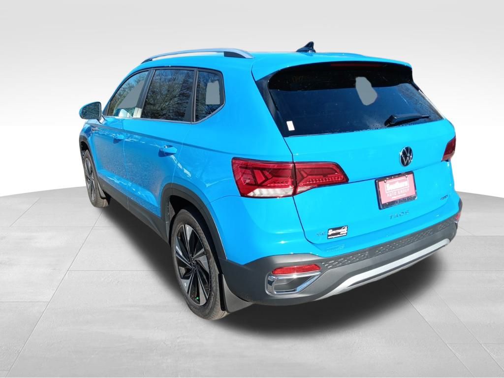 2024 Volkswagen Taos SE photo 3
