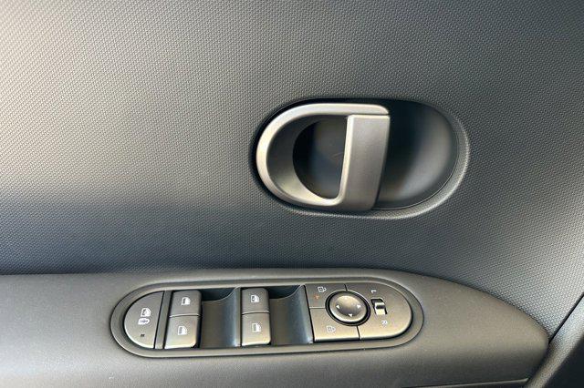 2025 Hyundai Ioniq 5 SE photo 9