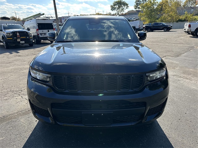 2024 Jeep Grand Cherokee Altitude photo 2