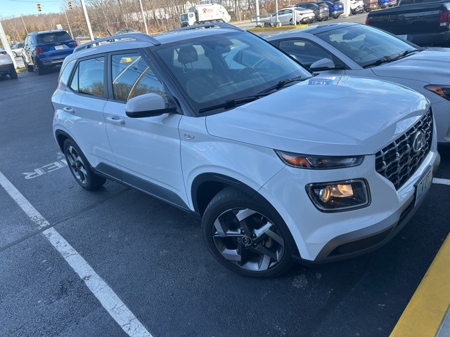 2023 Hyundai Venue SEL's photo