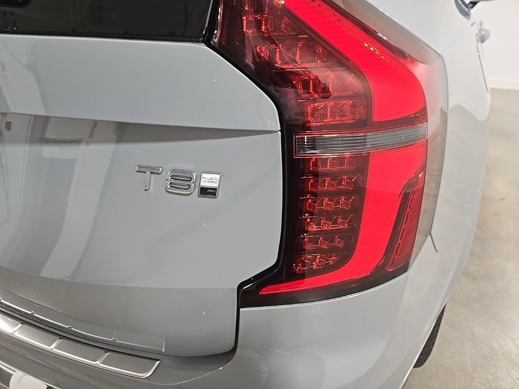 2026 Volvo XC90 T8 Plus photo 8
