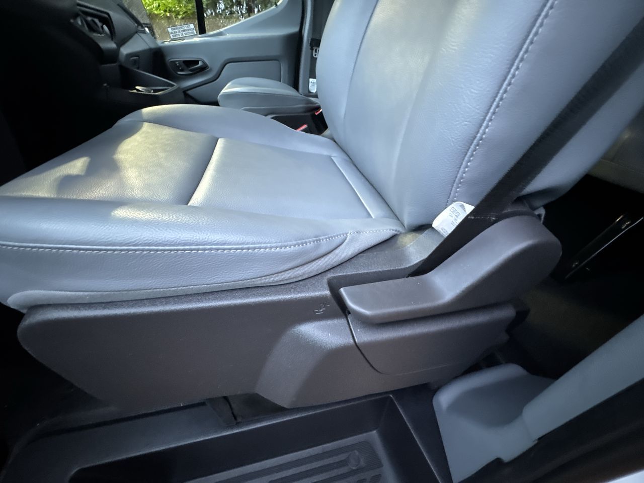 2019 Ford Transit Passenger XL photo 4