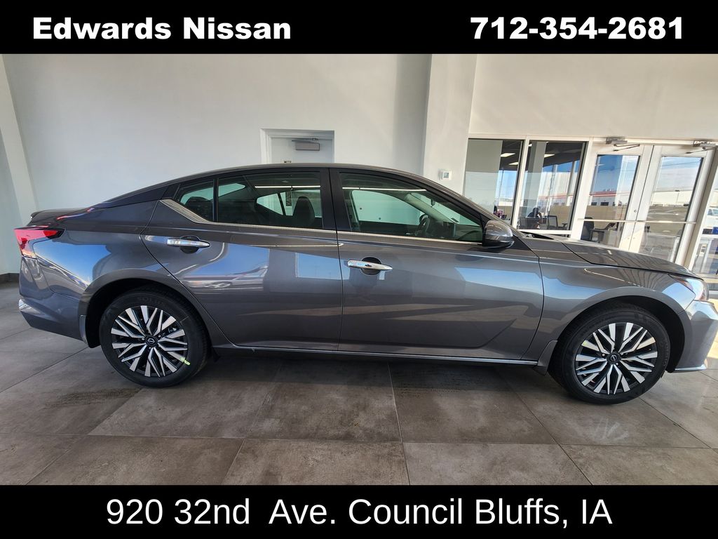 2025 Nissan Altima SV's photo