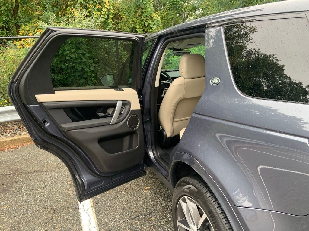2025 Land Rover Discovery Sport S photo 14
