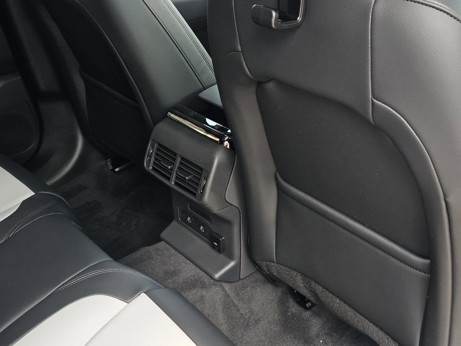 2026 Land Rover Range Rover Velar SE photo 36