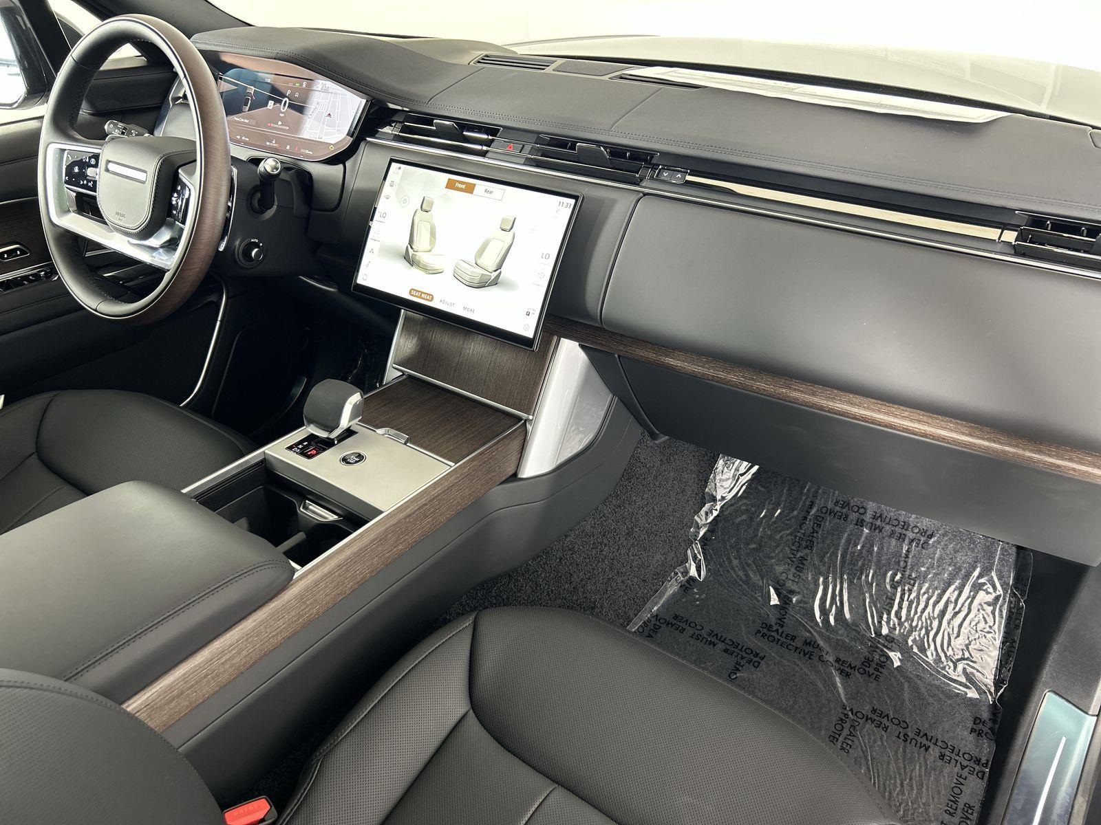 2025 Land Rover Range Rover SE photo 30