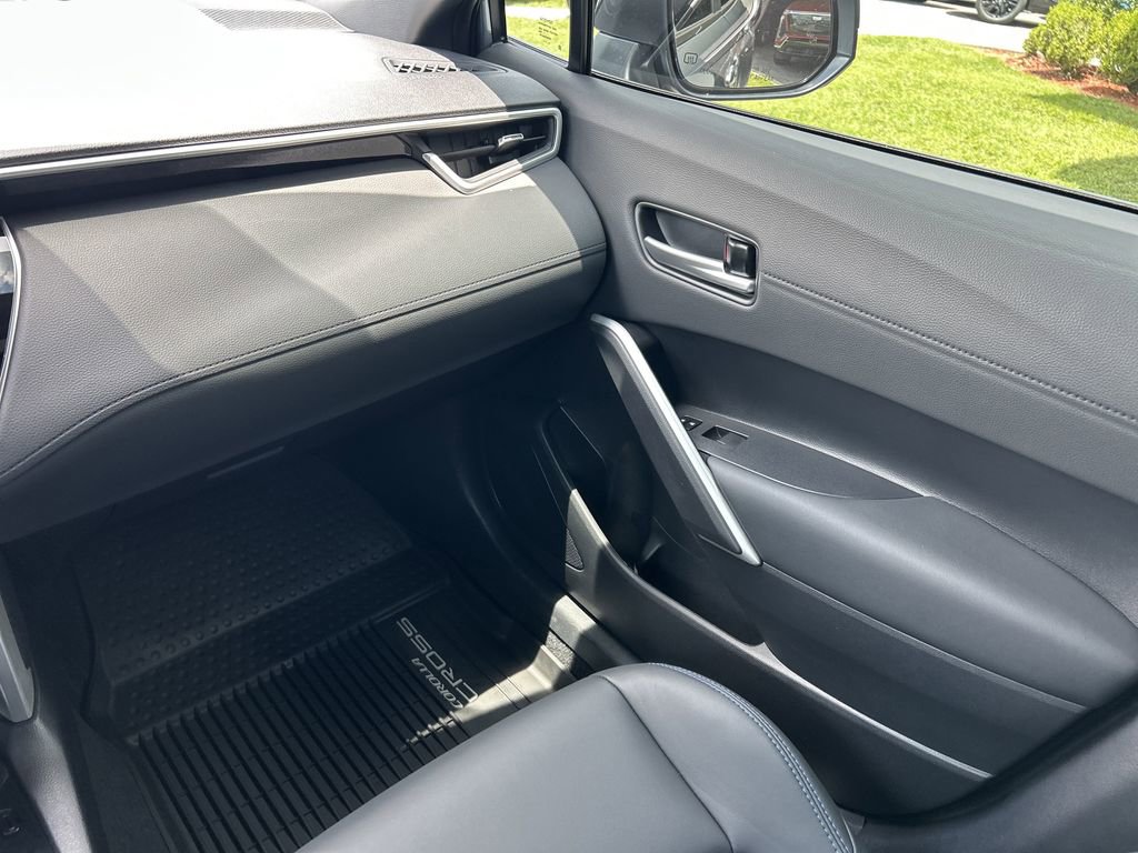 2025 Toyota Corolla Cross Hybrid S photo 16